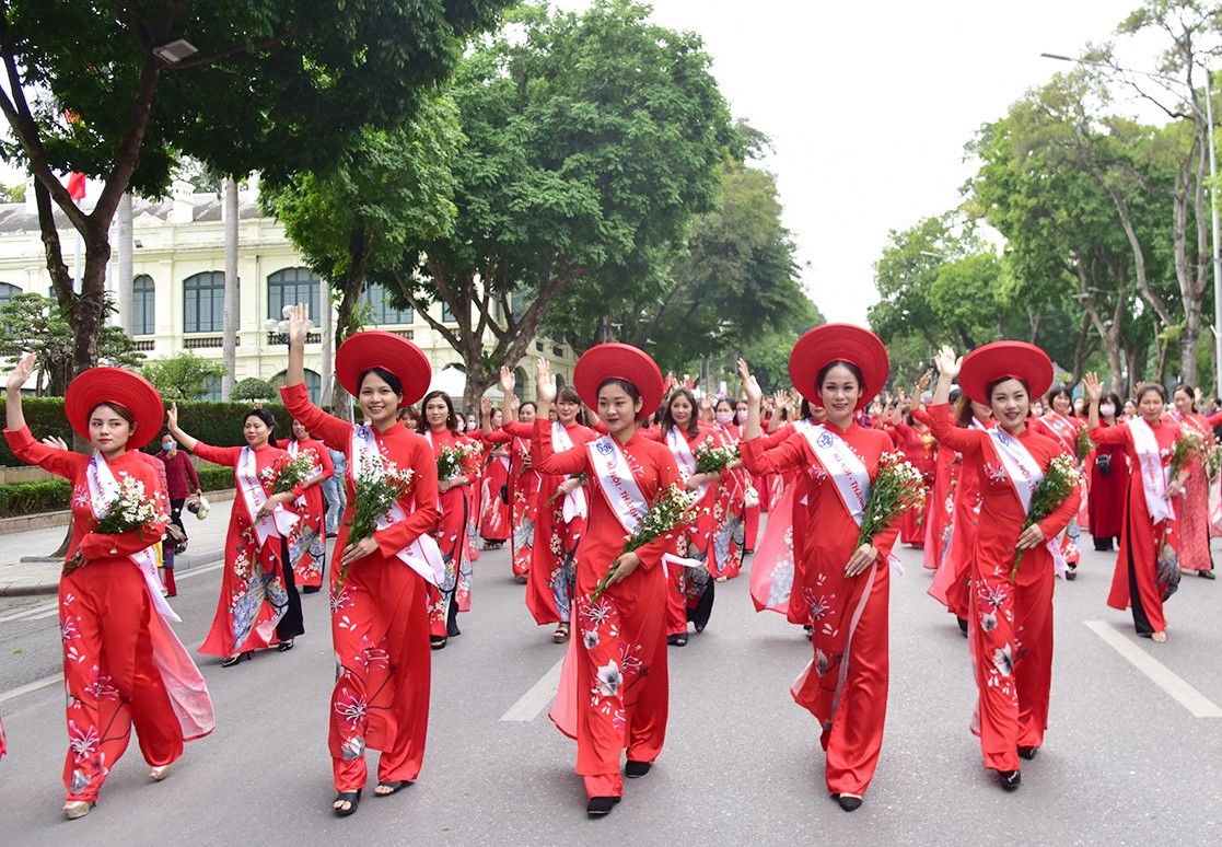 Tôn vinh và lan tỏa di sản áo dài